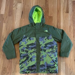 The North Face Kids Camo Raincoat in Green and Black